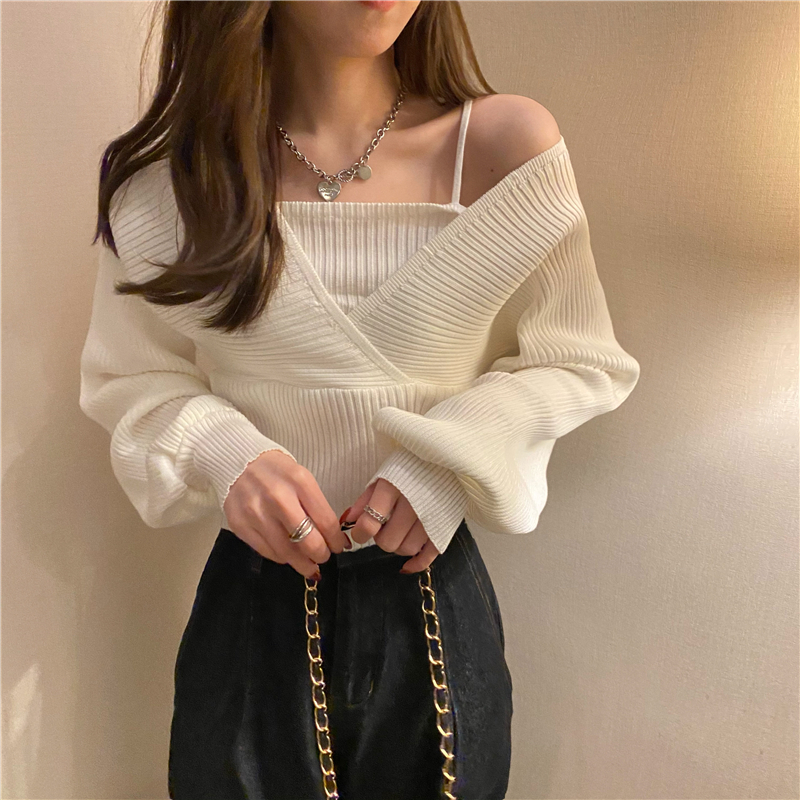 Real shot real price Korean version gentle wind thick fake two long sleeve knitted sweaters with open collar and shoulder