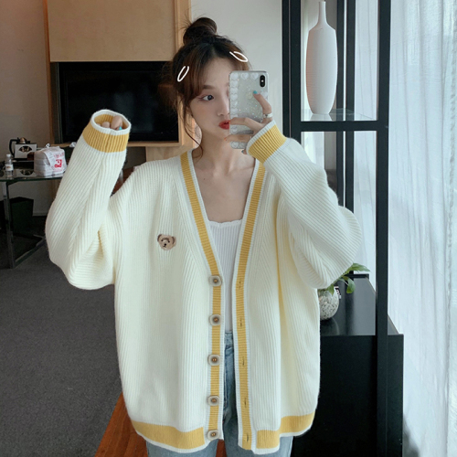 Real price ~ Korean version loose lazy style V-neck embroidery bear long sleeved sweater cardigan jacket female