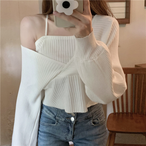 Real shot real price Korean version gentle wind thick fake two suspenders with exposed collarbone and shoulder long sleeve knitted sweater