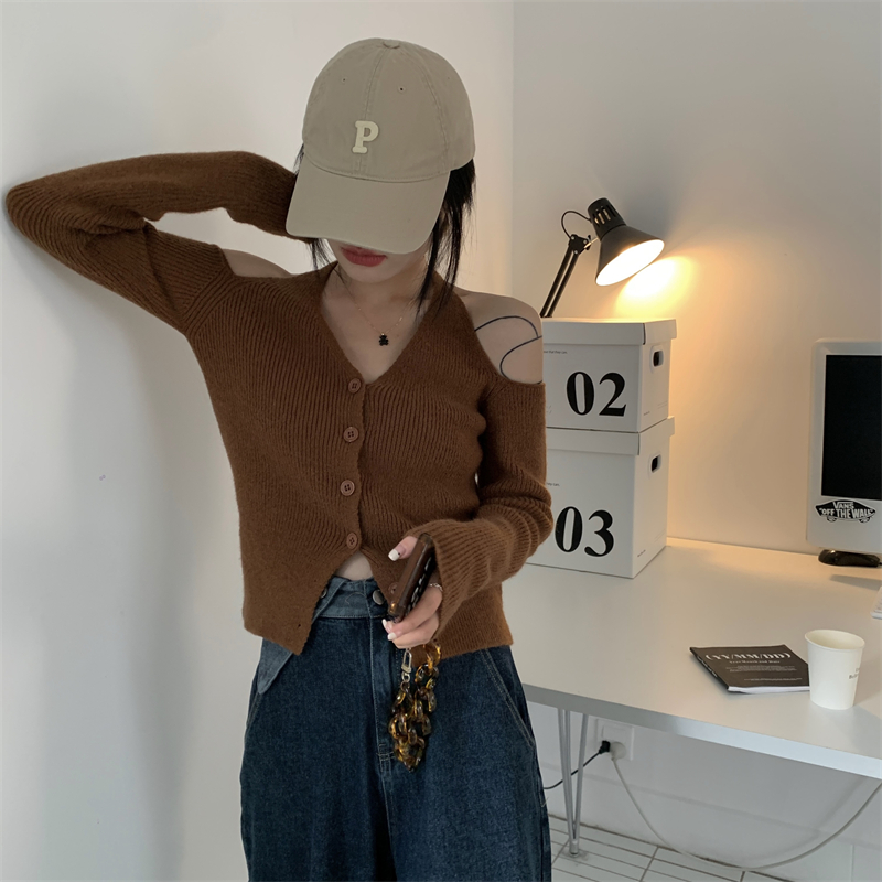 Real price; Foreign style off shoulder hanging neck careful machine skin friendly sweater long sleeve lace up early autumn sweater