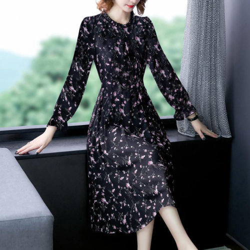 Ice silk fabric new large women's dress with broken flowers and long sleeves ice silk dress with summer Jin covering the belly and showing thin long skirt