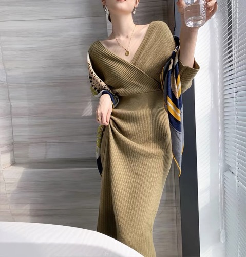 French elegant celebrity wind wool dress autumn and winter new style neck shows thin and small heart machine knitted dress for women