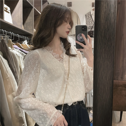 Real price! French air V Neck Lace composite lace shirt women's Retro versatile long sleeve top
