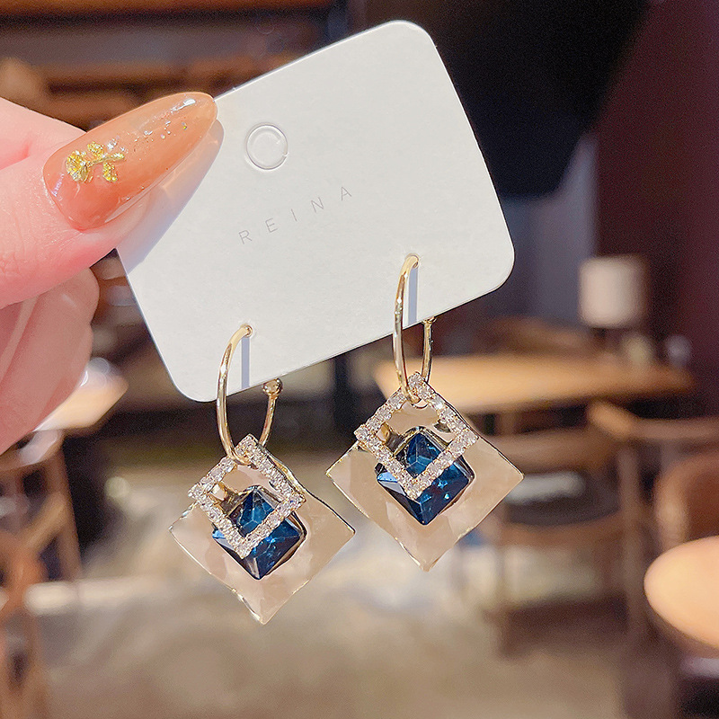 Real shooting gas irregular geometric Earrings women's fashion simple diamond earrings
