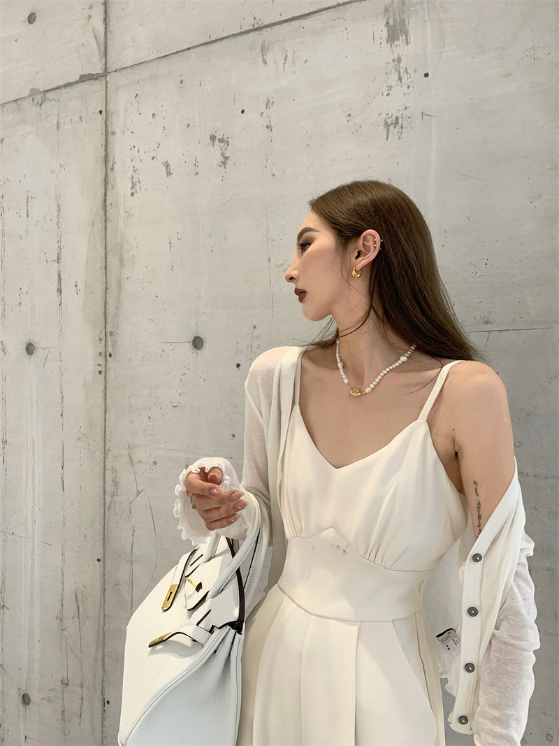 Real price retro temperament suspender Jumpsuit + versatile long sleeved cardigan