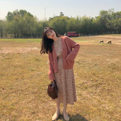 Actual shooting of new Korean knitted cardigan sweater coat in autumn and winter 2021 + temperament waist closing small floral dress
