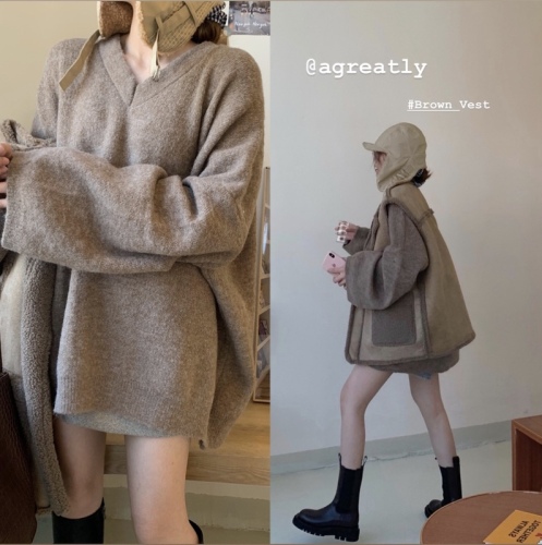 Real shooting, real price, warm, wear lamb wool loose vest coat on both sides + lazy V-Neck Sweater
