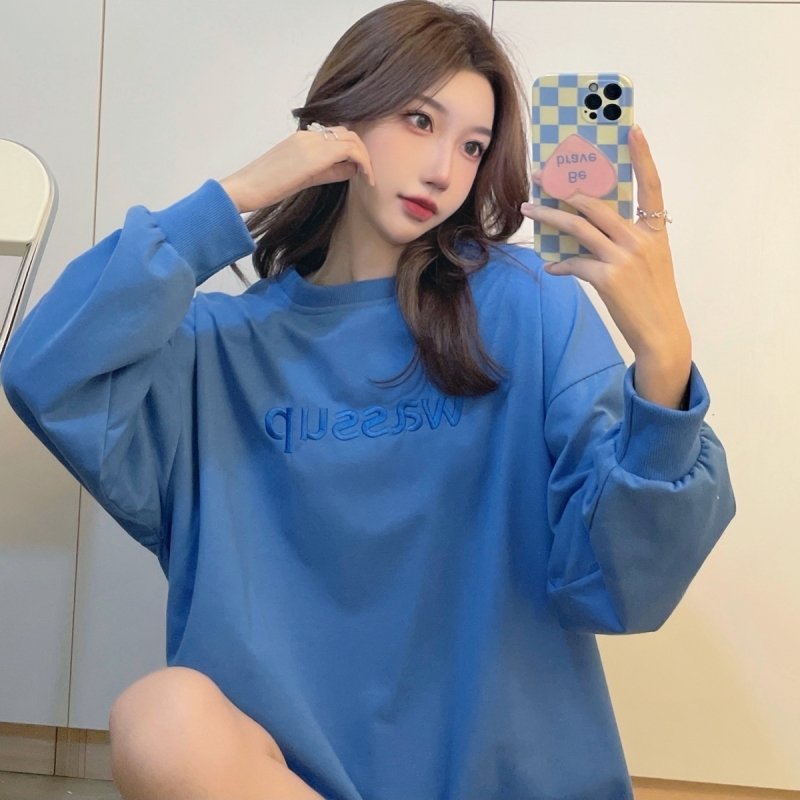 Real shooting of women's round neck embroidered letters in thin sweater