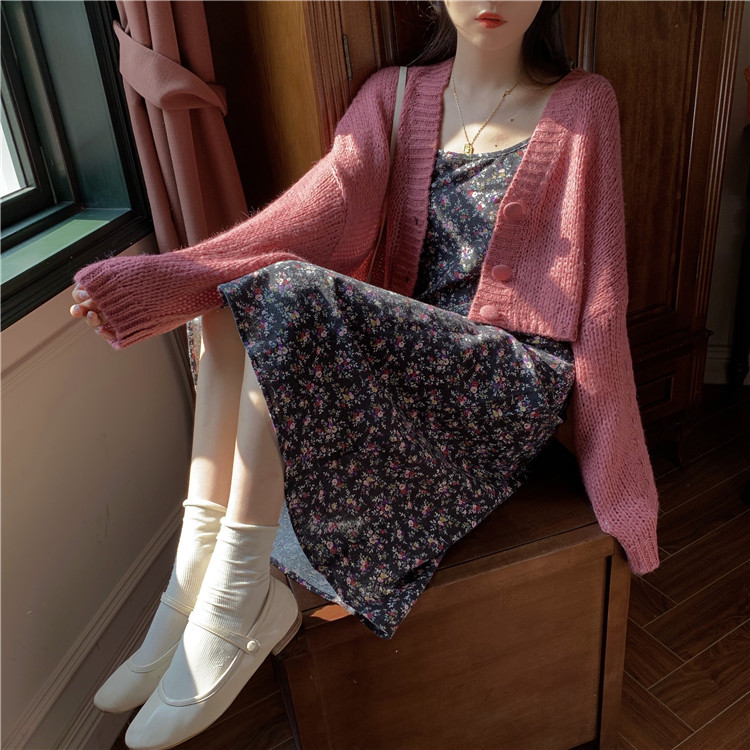 Real price chic Hanfeng warm oil cardigan sweater + floral suspender skirt suit