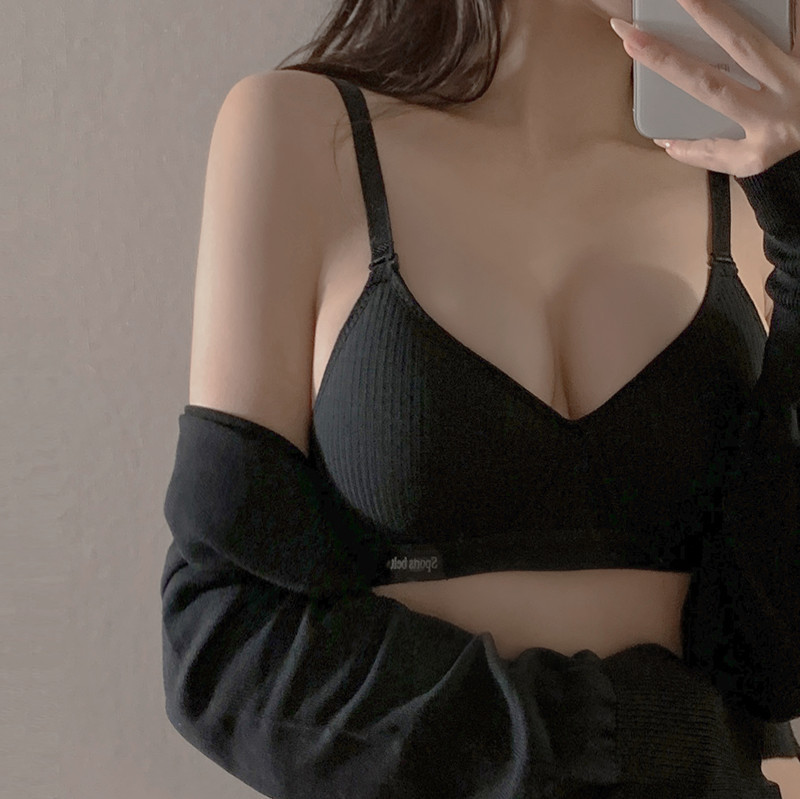 Real shot real price Korean version rimless underwear gathered anti sagging bra + V-Neck Sweater Small coat short coat