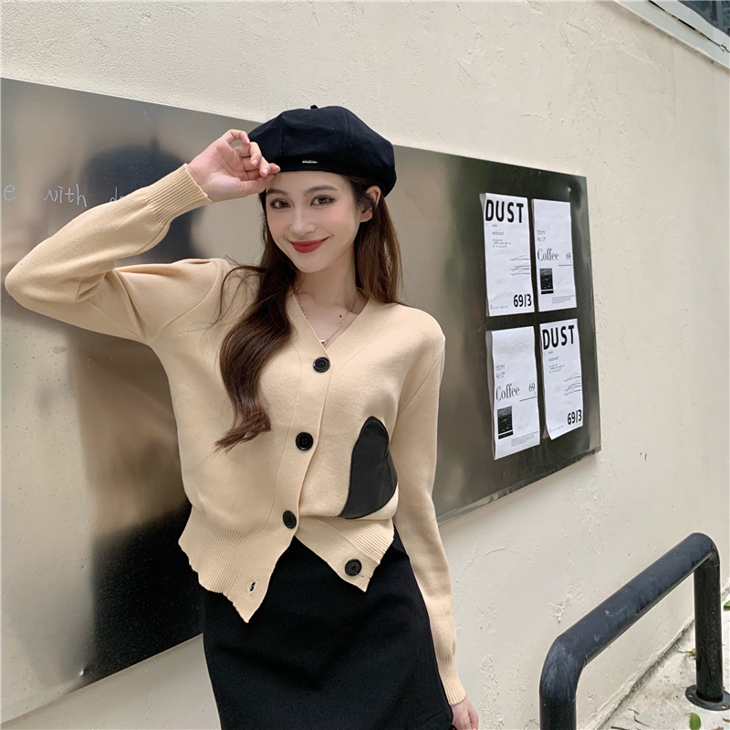 Real shooting and real price autumn new versatile solid color V-neck love knitted long sleeved Cardigan Jacket Women