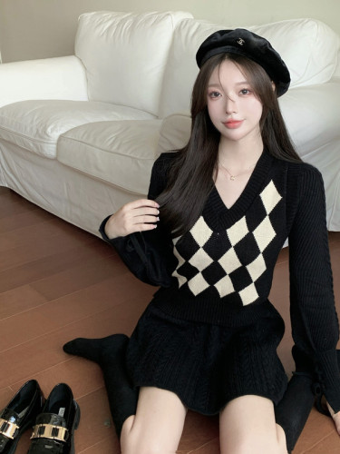 Real price real shooting gentle style knitted skirt new style temperament high waist close waist thin V-Neck long sleeve dress