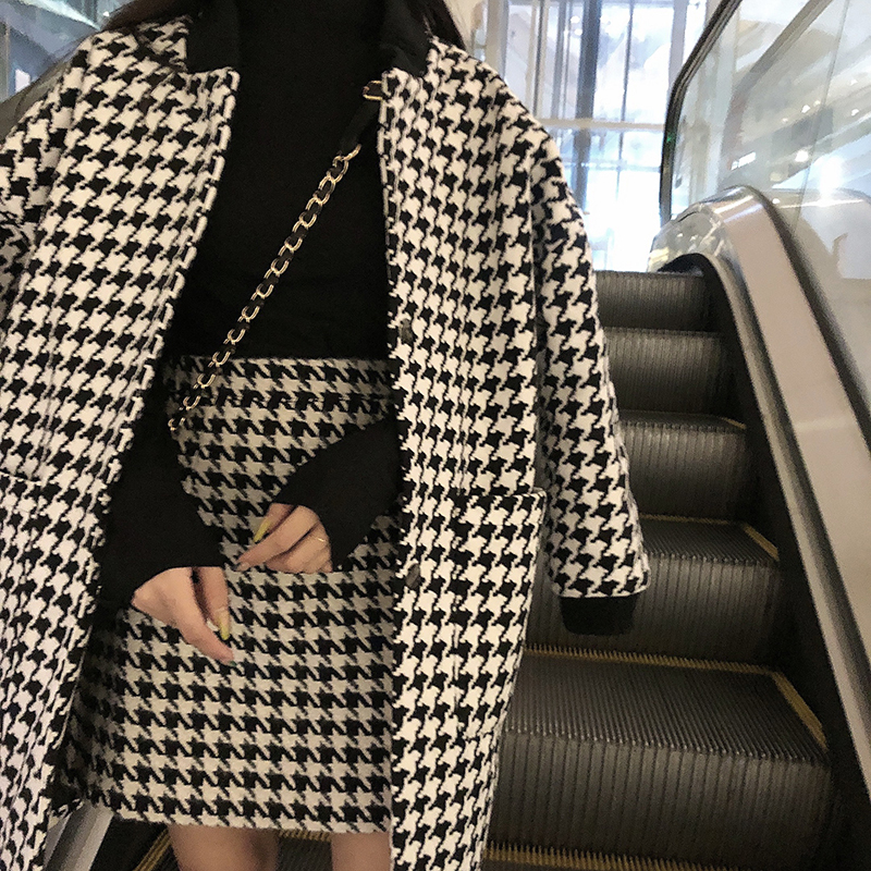 Real price Korean version of qianniao grid medium and long cotton wool coat + wool high waist slim Skirt Set