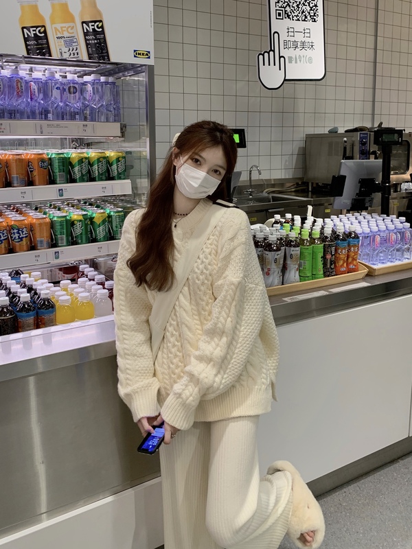 Real shooting real price autumn and winter new Korean loose long sleeve solid color twist round neck Pullover Sweater