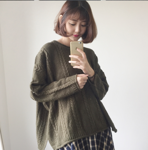 Spring and Autumn New Korean Edition Long-sleeved Round-necked Bat Sleeve Knitted Sweaters Thickened Loose Pullovers for Female Students