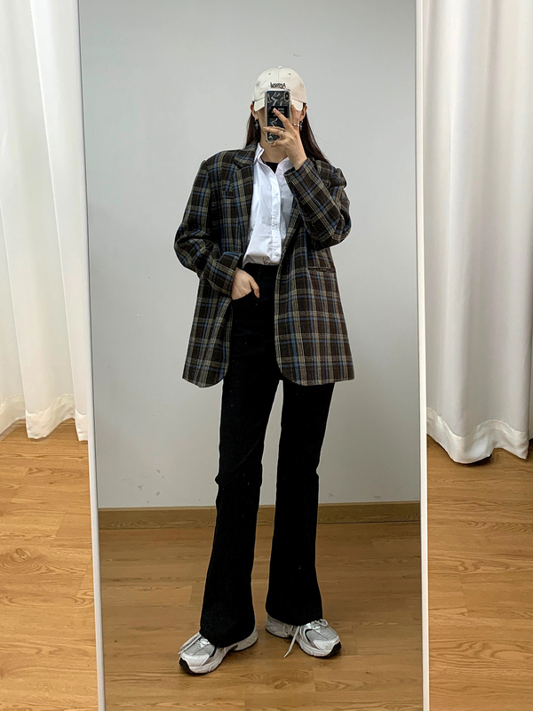 Non real shooting spring and autumn hot girl retro jeans women's high waist micro horn vertical feeling straight tube length