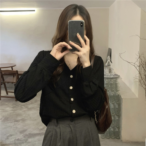 Real shooting real price autumn and winter retro design feeling versatile long sleeved shirt women's French collar bottomed shirt trend
