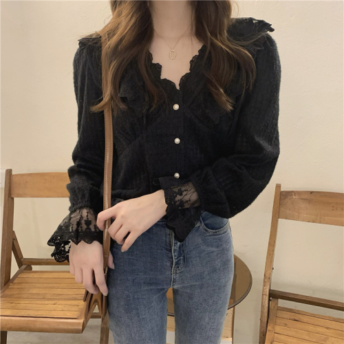 Real price! Autumn and winter French V-neck chic inner top feminine lace stitched knit shirt