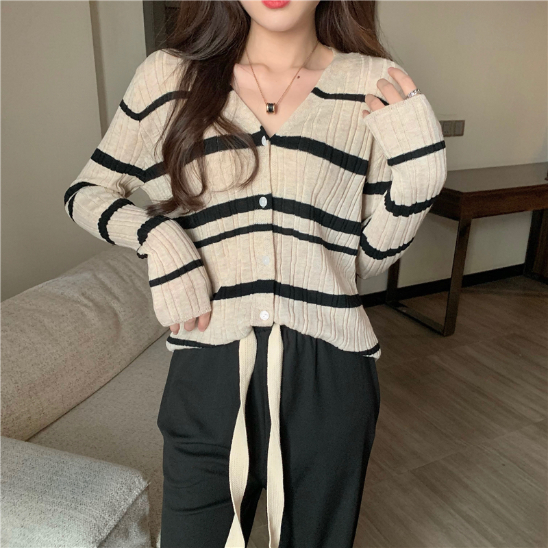 Real shooting real price autumn and winter V-neck stripe loose and thin, wearing a versatile cardigan for women