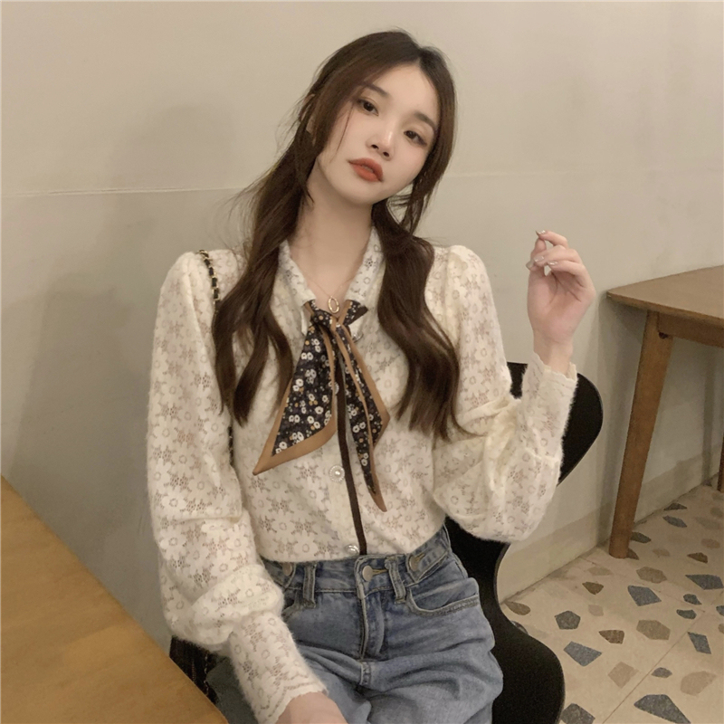 Real price! Korean retro interior lace top female design sense niche long sleeve scarf shirt