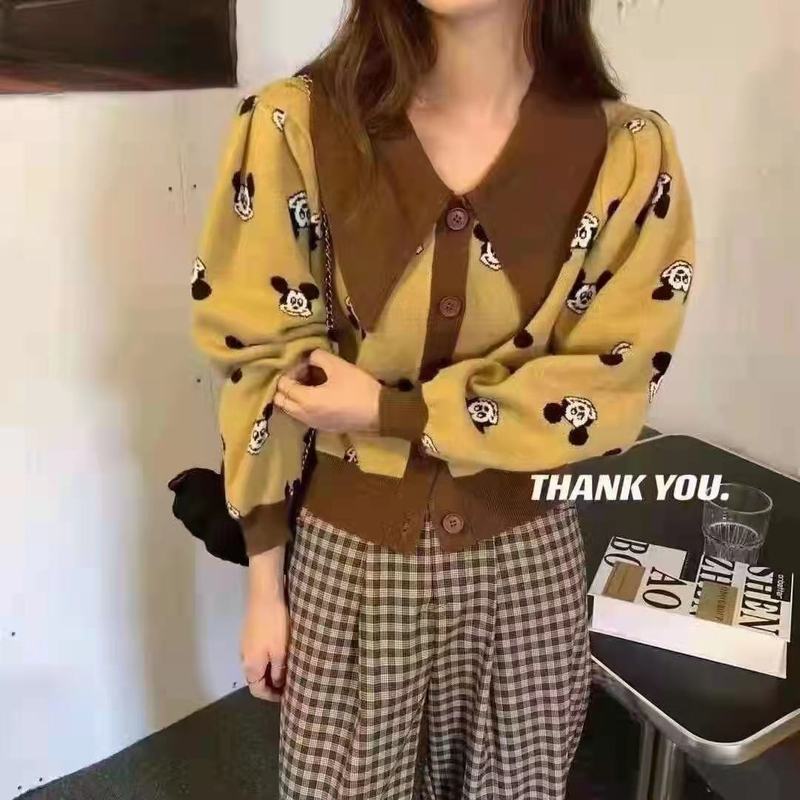 Sweater coat cardigan female design sense of minority autumn and winter new color contrast age reduction embroidery Mickey doll neck sweater