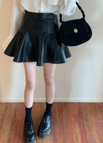 New real shooting real price high waist pleated umbrella skirt shows thin PU leather skirt a-word half body wrap hip short skirt fluffy skirt