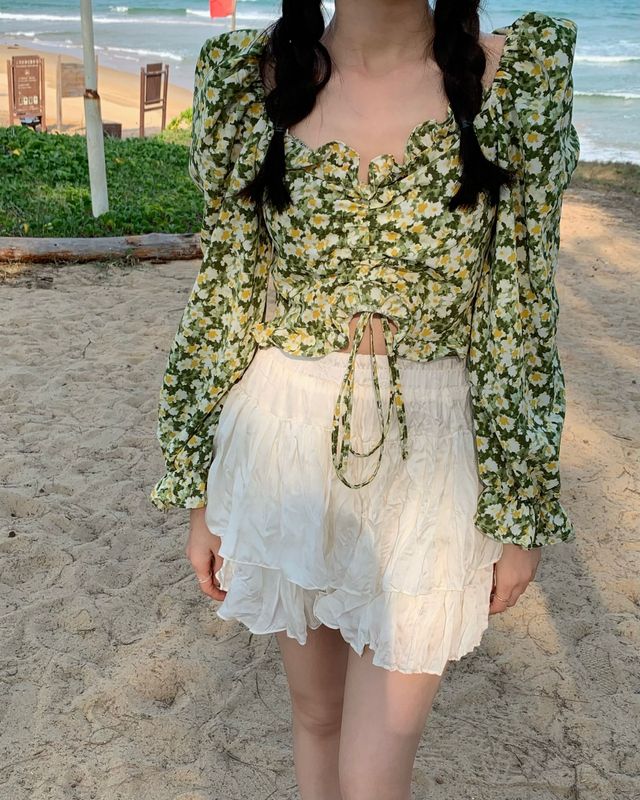 New style real auction real price retro floral age reduced short V-neck drawstring bubble sleeve long sleeve shirt with clavicle