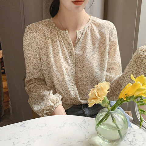 2022 early autumn new Korean version sweet foreign style broken Flower Chiffon shirt loose bubble sleeve Vintage top