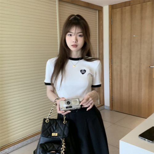 Real price chic fairy Coat White Embroidery slim fit short sleeve T-shirt college BLACK PLEATED SKIRT short skirt