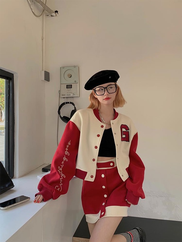 Real price ghost horse girl Chunhan chic baseball suit short coat + skirt