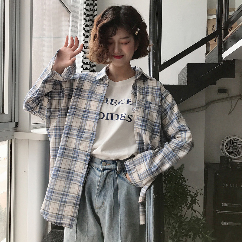 Real price letter white T-shirt + Blue Plaid Shirt