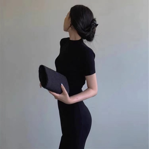 2022 summer new knitted dress female Hepburn Vintage air bag hip small black skirt tight bottomed long skirt