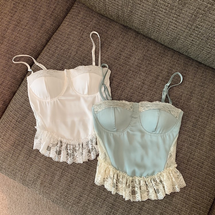 Real shooting and real price hot girls in summer want to be pure and versatile, with lace suspenders inside
