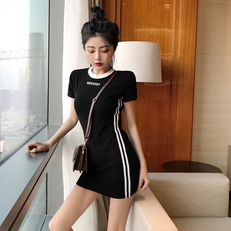 Fashionable and versatile, slim, hip wrapped, sexy bottomed short sleeved dress, 2021 spring new trendy women's Hong Kong flavor