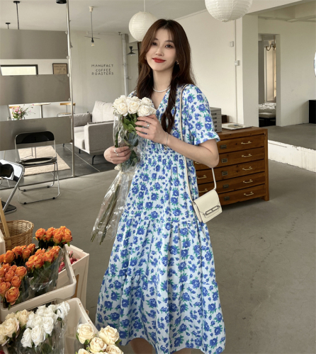 Actual shooting of summer 2022 new French gentle wind floral dress women's waist V-neck temperament skirt