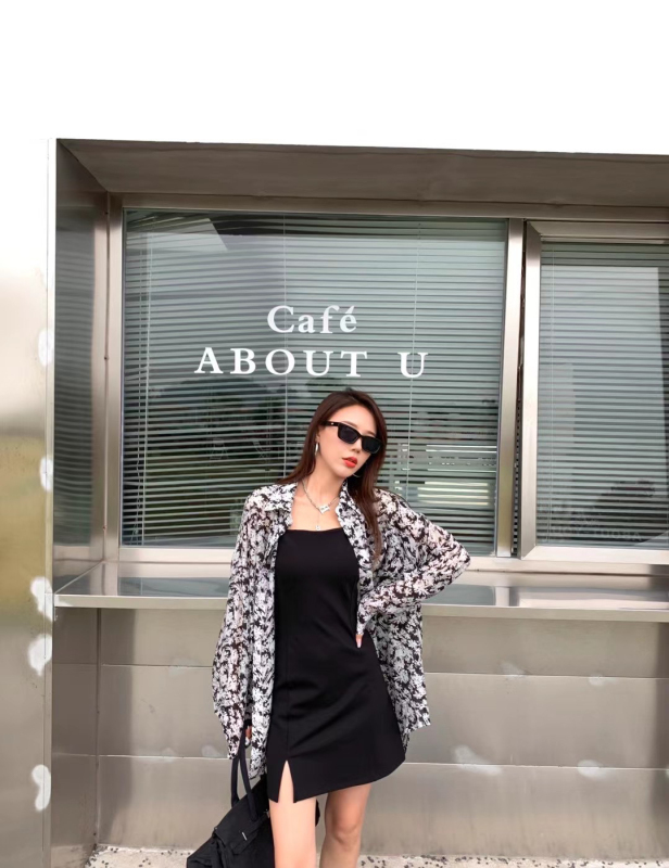 New in early summer! [make Meike] temperament floral shirt + solid color suspender skirt two piece suit 5605# XJ