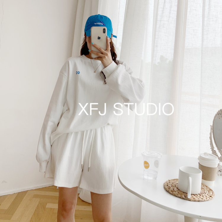 [Xiaofan family] new loose casual solid color sweater + elastic waist casual Shorts Set 2010# LJF