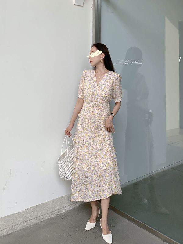 New in early summer! [J2. J1wg] temperament floral bubble sleeve V-neck dress (without sunglasses) 2250# cqw
