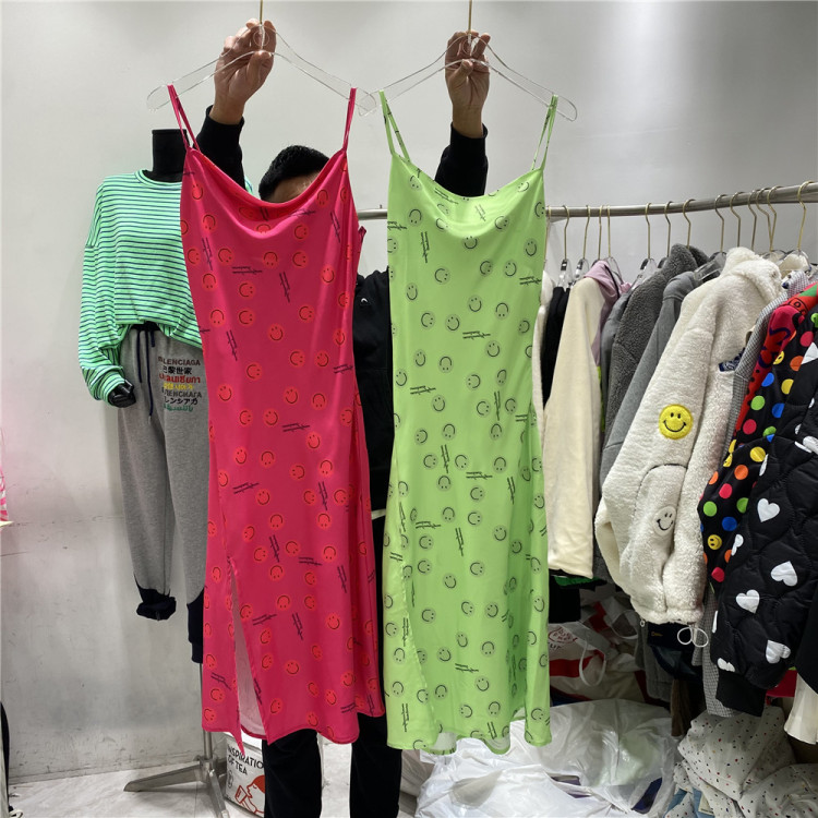 Original price 77.83! Early spring new! [Yu Han] simple and personalized smiling face split Sling Dress ys1-2206# zyh