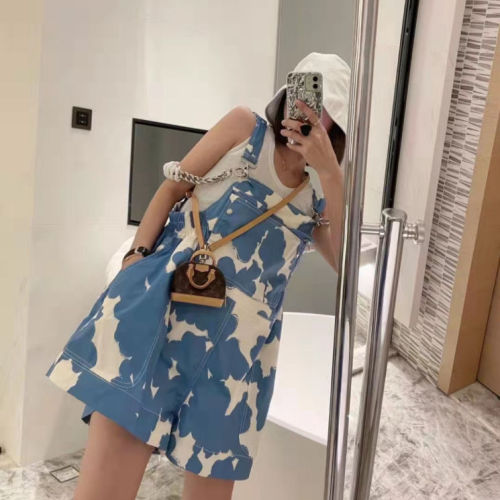 Straps and Shorts Women's Spring/Summer 2022 Blue Sky White Clouds Printed Age-Reduction Dress Women