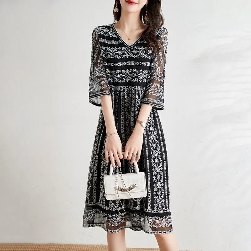 Dress summer 2022 new Chiffon print temperament V-neck skirt summer premium sense of celebrity women's fashion
