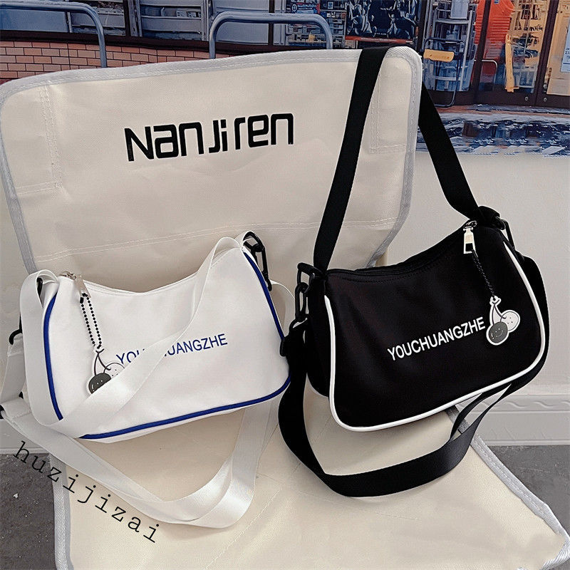 Japanese Harajuku fashion girls' messenger bag Korean version ins niche design single shoulder bag Klein Blue underarm bag
