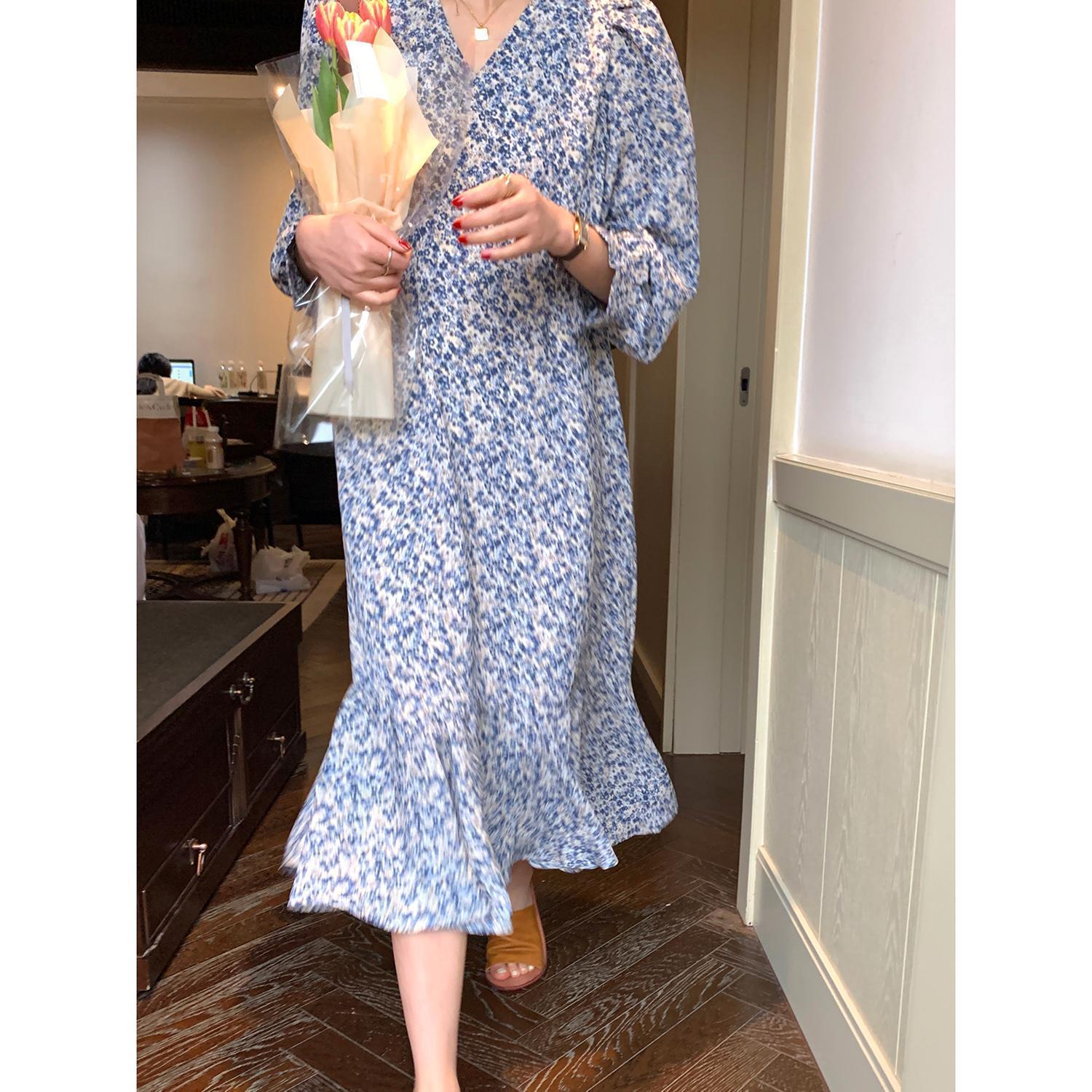 V-neck short sleeve floral dress blue fishtail skirt women's French style mid length skirt ins super slim