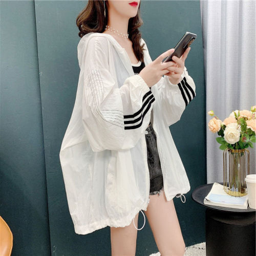 Hooded sunscreen clothes women 2022 new summer simple and versatile large sunscreen clothes anti ultraviolet loose coat women