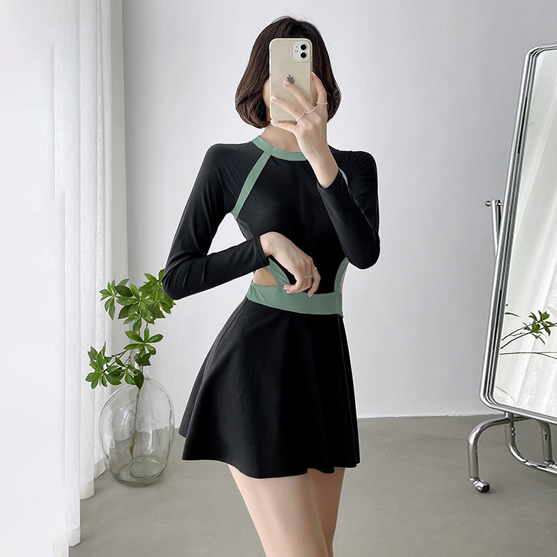 2022 new swimsuit women's one-piece belly covering thin bathing in hot spring sun protection foreign style conservative student small breast swimsuit