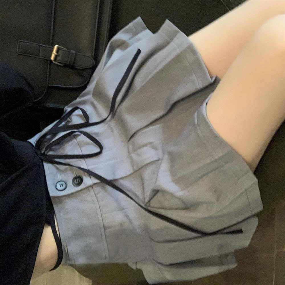 [college girls] college style versatile pleated skirt with a high proportion showing thin short pants skirt female