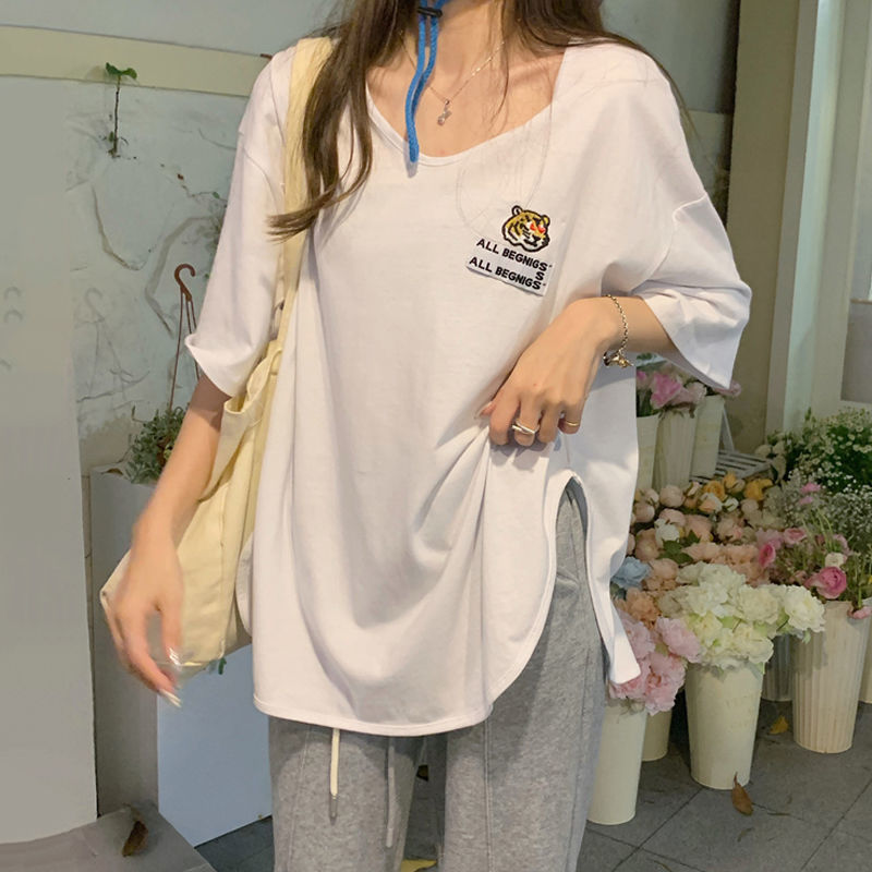 Small tiger head embroidered short sleeve T-shirt women's summer 2022 new personalized Korean irregular split loose ins top fashion