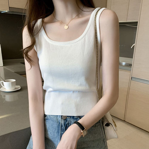 Ice silk suspender vest for slim women wearing a short sleeveless top outside the suit with a back knit bottoming shirt inside