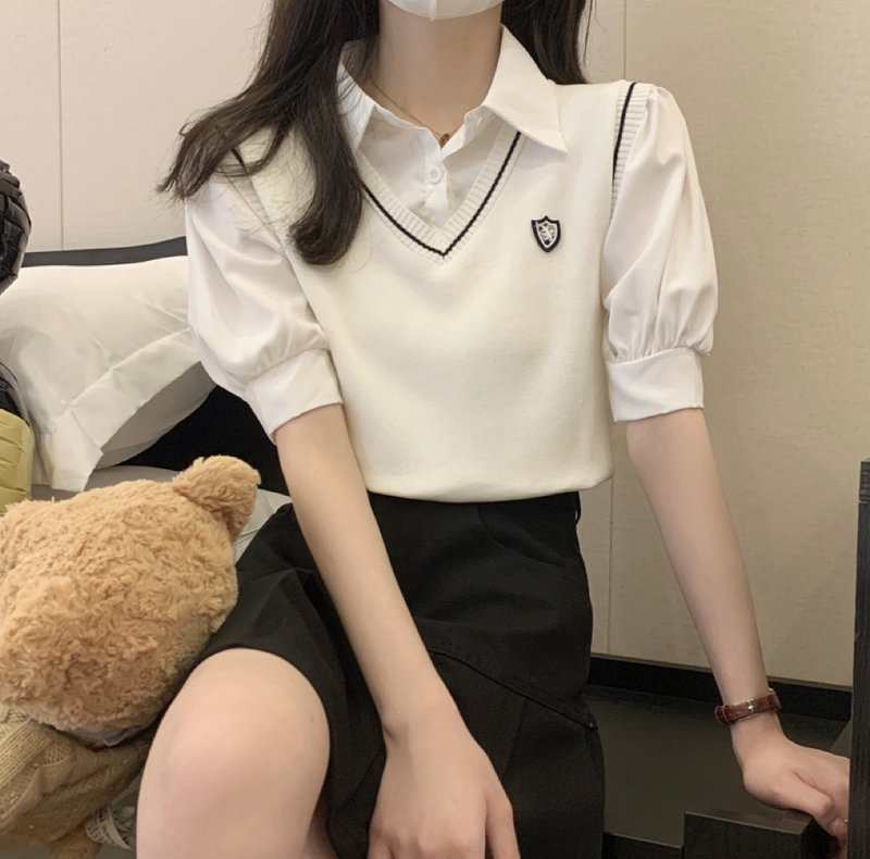 Real shooting and real price Korean version college polo collar fake two pieces of age reducing knitted short sleeve women's blouse