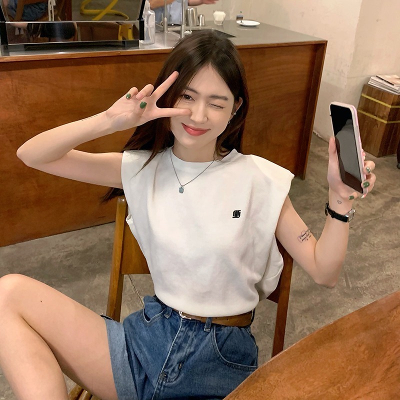 Knitted black-and-white striped vest T-shirt women's new summer design sense of mind niche loose Spice Girls' outerwear top